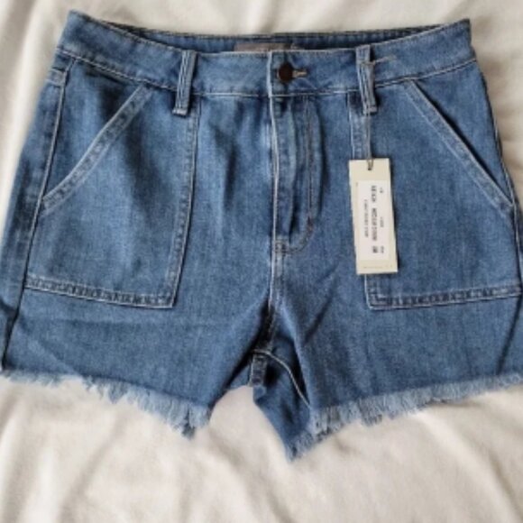 Just USA NWT Medium denim cargo pocket raw hem high rise shorts 28 - Picture 4 of 6